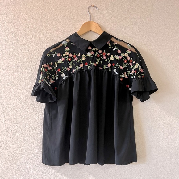 Black blouse with sheer floral mesh over shoulders, Size M - Picture 2 of 6